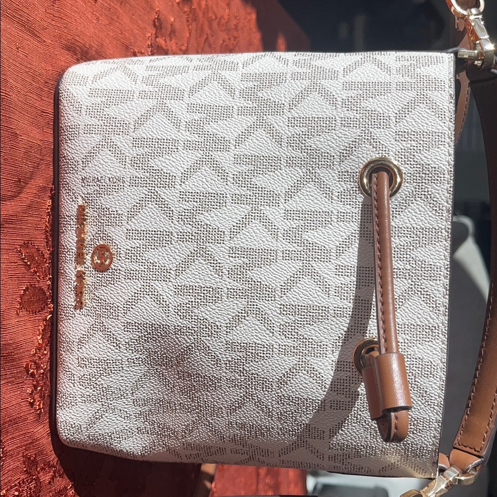 Michael Kors Purse White & Brown - Picture 10 of 17